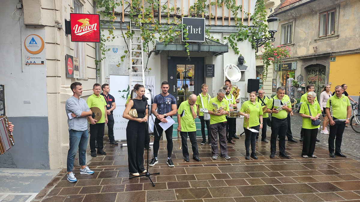 Nastop Neje Križanec in Tilna Kmetca iz Zelene Oaze